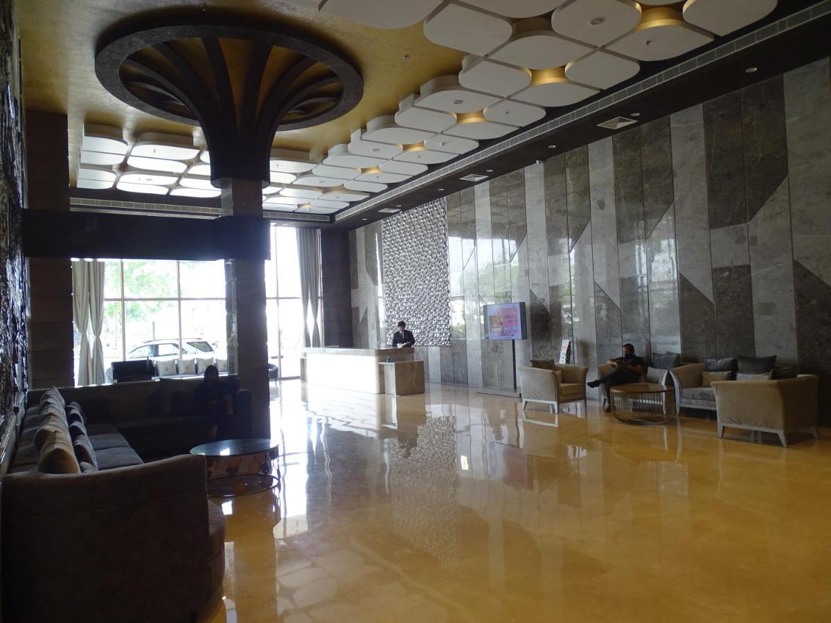 The Grand Arc Hotel & Convention Centre Shahjahanpur Ngoại thất bức ảnh