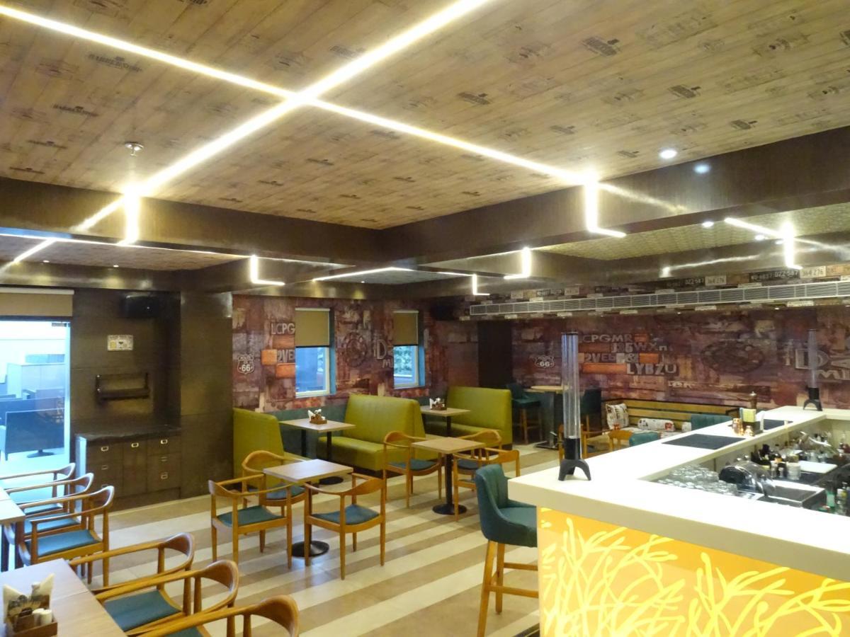 The Grand Arc Hotel & Convention Centre Shahjahanpur Ngoại thất bức ảnh