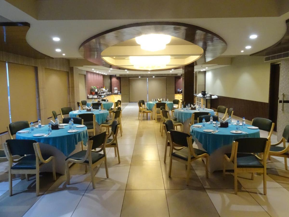 The Grand Arc Hotel & Convention Centre Shahjahanpur Ngoại thất bức ảnh